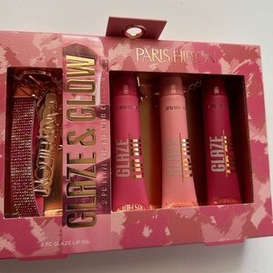 💖 NWT Paris Hilton Glaze & Glow Lip Gloss Set - Limited
Edition | NIB | Keychain